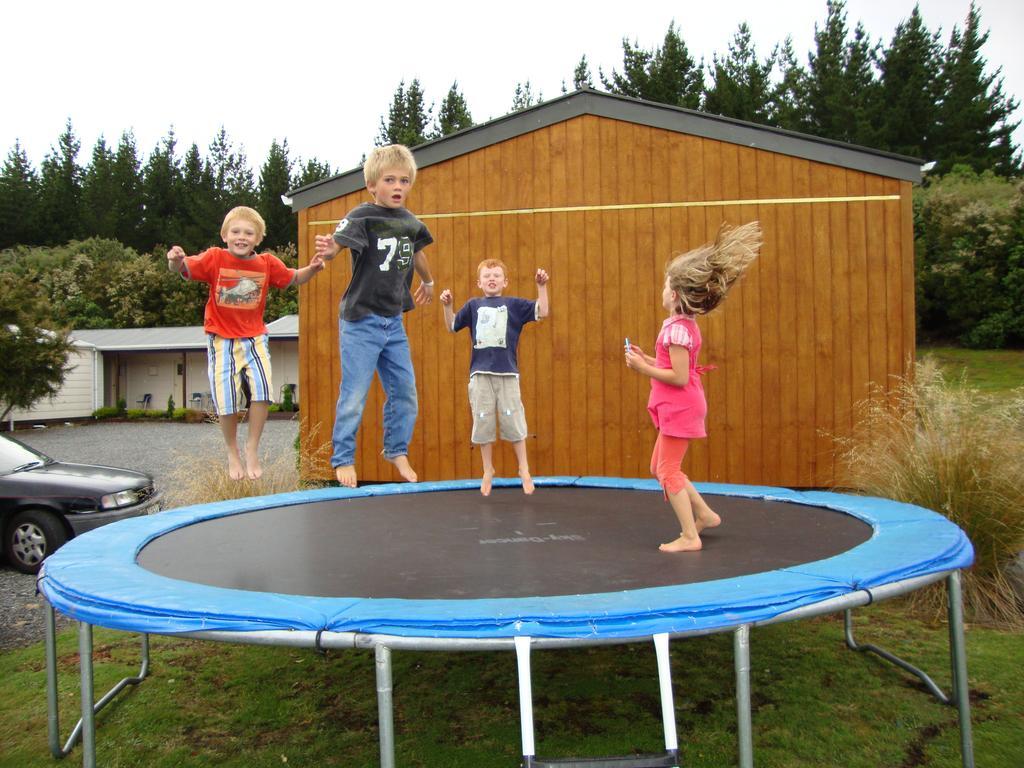 Tongariro Holiday Park ナショナル・パーク エクステリア 写真